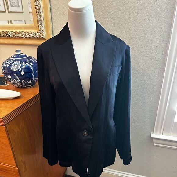 Vince Drapey Silk-Blend Cutaway Blazer - Picture 5 of 8